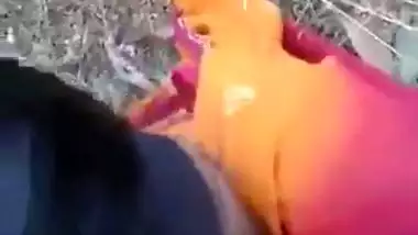 Bindi lady sucking lund – Outdoor blowjob sex