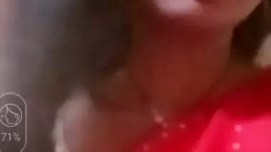 Village bhabhi removes bra and shows big boobs viral MMS