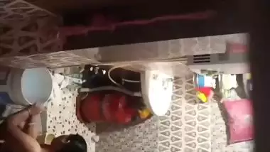 Neighbor aunty taking bath caught by voyeur