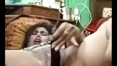 Horny slut masturbating fuck holes for double pleasure